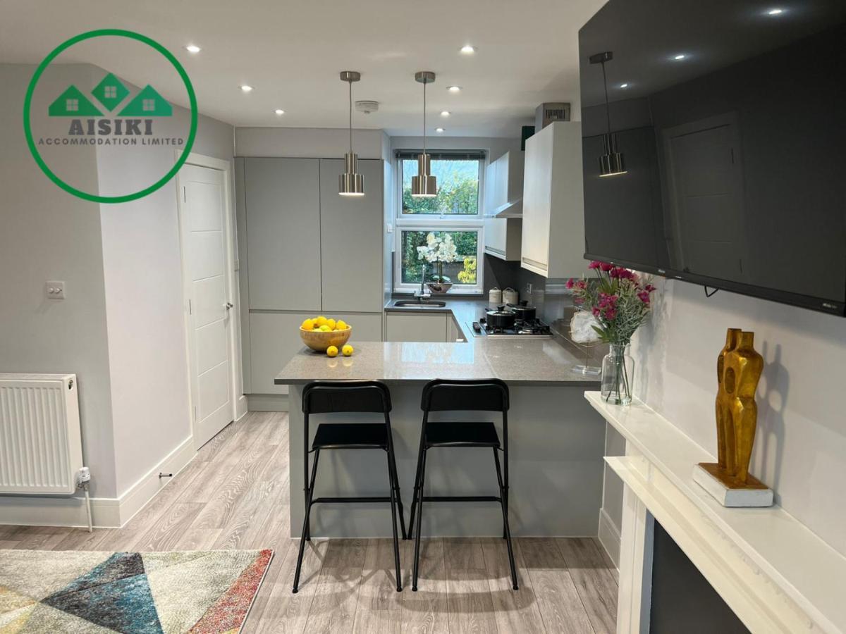 Aisiki Apartments At Stanhope Road, North Finchley, Airconditioned Multiple 2 Or 3-Bedroom, Pet-Friendly Duplex Flats, King Or Twin Beds, Airconditioned & Free Wi-Fi Buitenkant foto