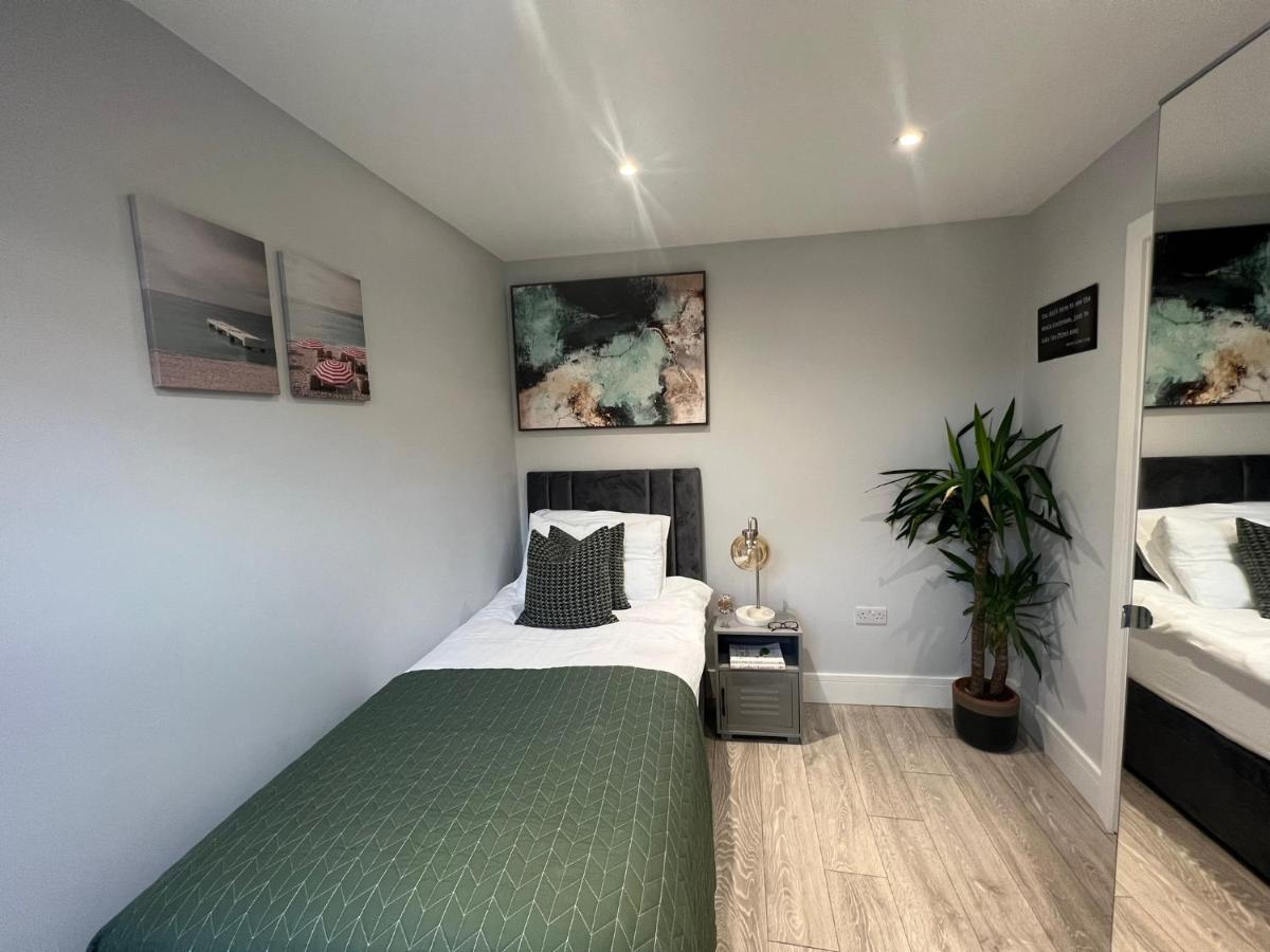Aisiki Apartments At Stanhope Road, North Finchley, Airconditioned Multiple 2 Or 3-Bedroom, Pet-Friendly Duplex Flats, King Or Twin Beds, Airconditioned & Free Wi-Fi Buitenkant foto
