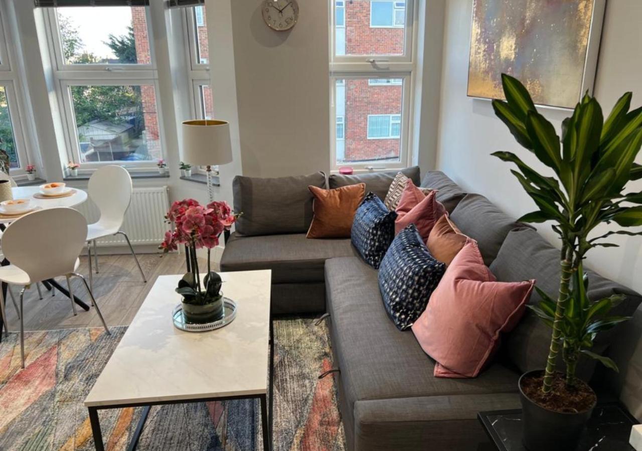 Aisiki Apartments At Stanhope Road, North Finchley, Airconditioned Multiple 2 Or 3-Bedroom, Pet-Friendly Duplex Flats, King Or Twin Beds, Airconditioned & Free Wi-Fi Buitenkant foto