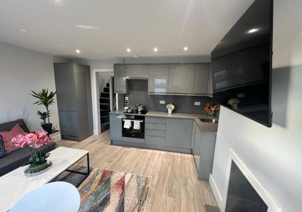 Aisiki Apartments At Stanhope Road, North Finchley, Airconditioned Multiple 2 Or 3-Bedroom, Pet-Friendly Duplex Flats, King Or Twin Beds, Airconditioned & Free Wi-Fi Buitenkant foto