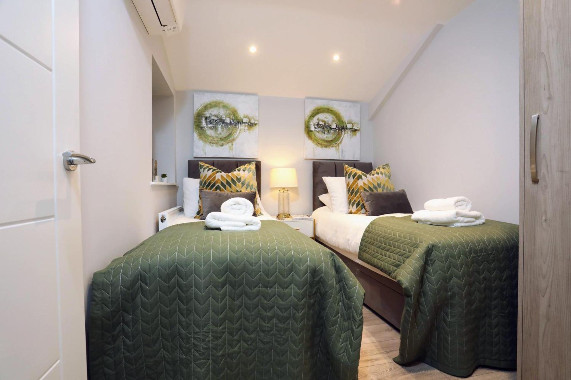 Aisiki Apartments At Stanhope Road, North Finchley, Airconditioned Multiple 2 Or 3-Bedroom, Pet-Friendly Duplex Flats, King Or Twin Beds, Airconditioned & Free Wi-Fi Buitenkant foto