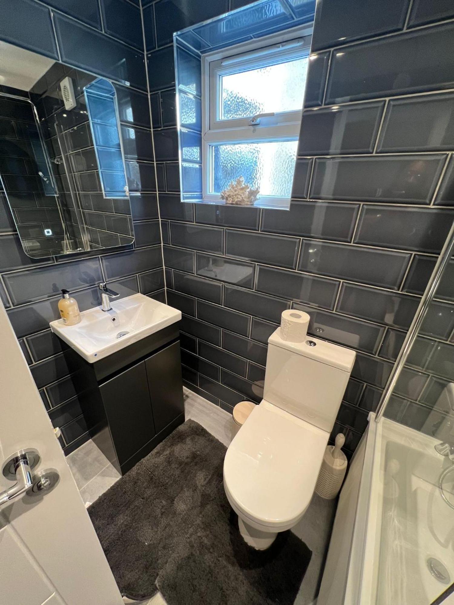 Aisiki Apartments At Stanhope Road, North Finchley, Airconditioned Multiple 2 Or 3-Bedroom, Pet-Friendly Duplex Flats, King Or Twin Beds, Airconditioned & Free Wi-Fi Buitenkant foto